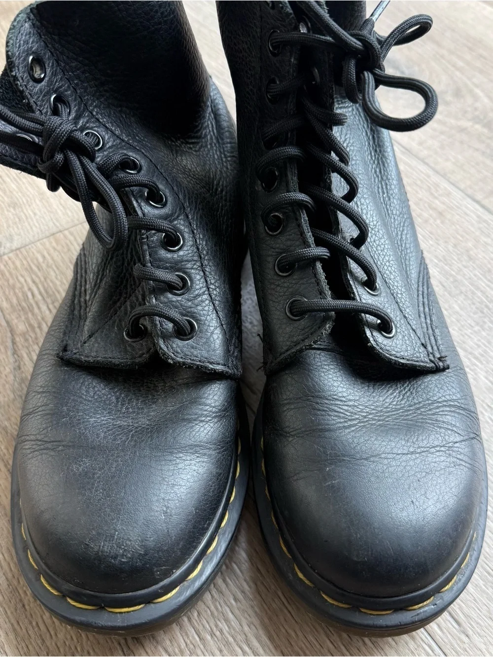 Doc Martens 1460 Pascal Virginia leather lace up boots size 7 women black 8-eye